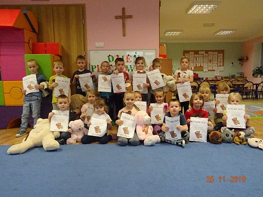 Grafika #0: Światowy Dzień Pluszowego Misia