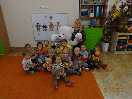 Grafika #3: Światowy Dzień Pluszowego Misia