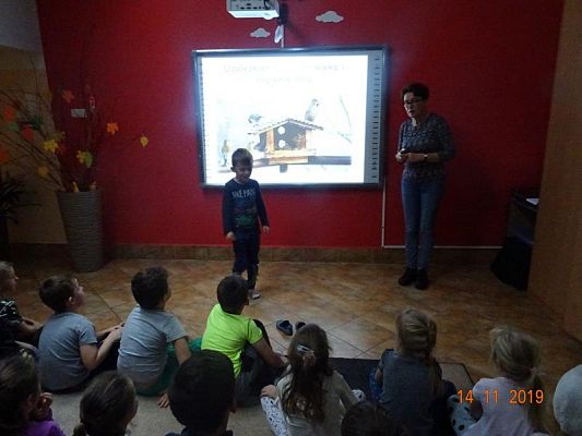 Grafika #3: Zajęcia przyrodnicze Czy dokarmiać ptaki zimą?