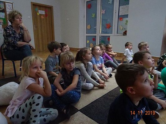 Grafika #5: Zajęcia przyrodnicze Czy dokarmiać ptaki zimą?