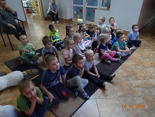 Grafika #7: Zajęcia przyrodnicze Czy dokarmiać ptaki zimą?