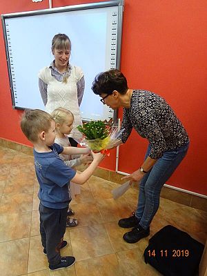 Grafika #8: Zajęcia przyrodnicze Czy dokarmiać ptaki zimą?