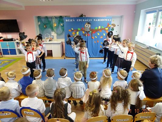 Grafika #8: Dzień Edukacji Narodowej i Pasowanie na Przedszkolaka cz. III