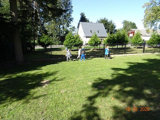 Grafika #12: Sprzątanie Świata gr. II