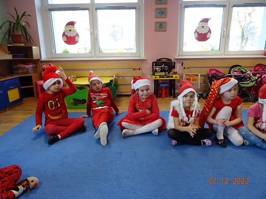 Grafika #12: Mikołajki gr. I Motylki