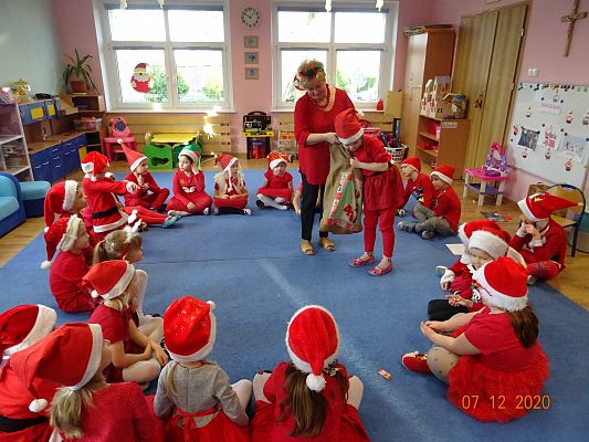 Grafika #21: Mikołajki gr. I Motylki