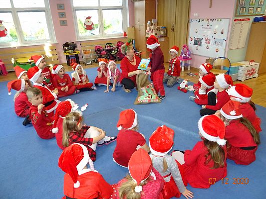 Grafika #22: Mikołajki gr. I Motylki