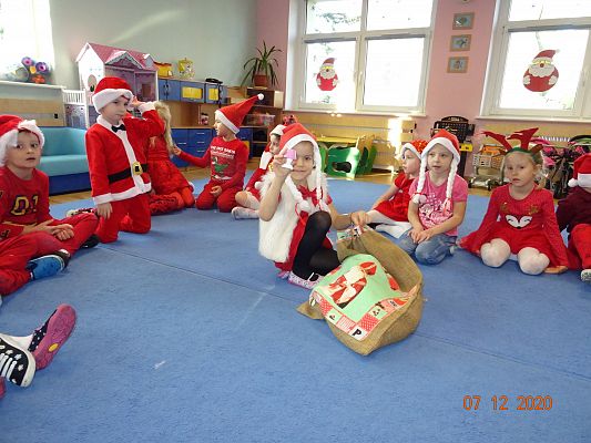 Grafika #23: Mikołajki gr. I Motylki