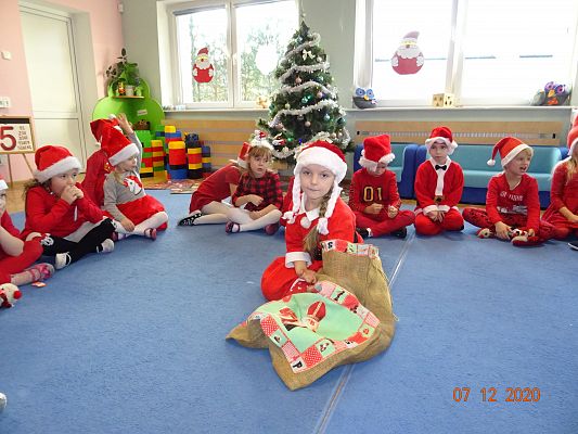 Grafika #24: Mikołajki gr. I Motylki