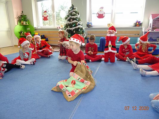 Grafika #25: Mikołajki gr. I Motylki