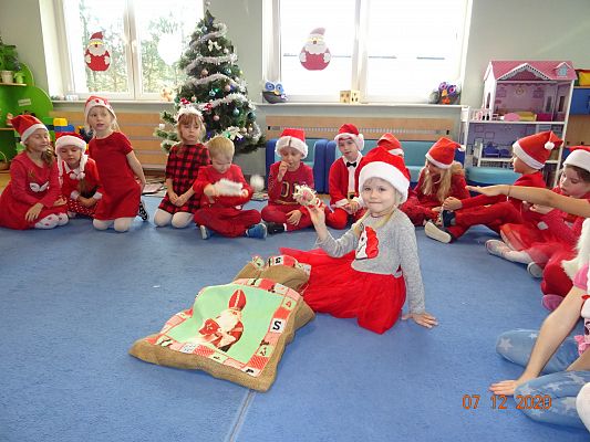 Grafika #26: Mikołajki gr. I Motylki