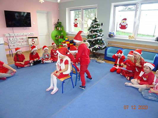 Grafika #32: Mikołajki gr. I Motylki