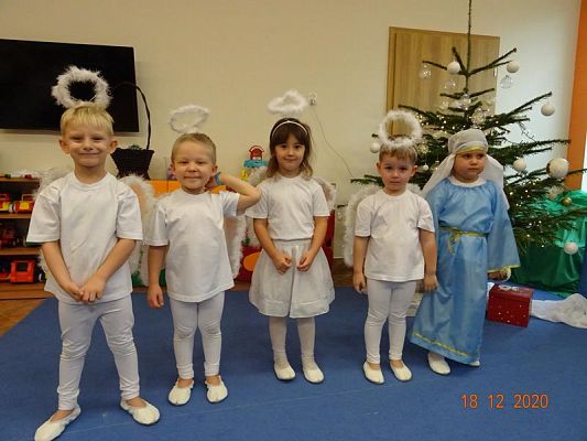 Grafika #0: Święta tuż, tużŚwiąteczny występ przedszkolaków gr. I  Motylki