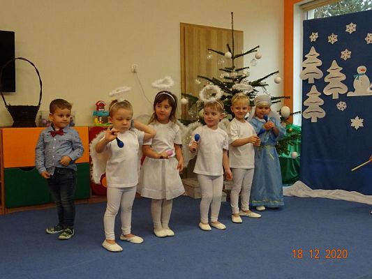Grafika #6: Święta tuż, tużŚwiąteczny występ przedszkolaków gr. I  Motylki