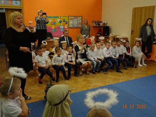 Grafika #7: Święta tuż, tużŚwiąteczny występ przedszkolaków gr. I  Motylki