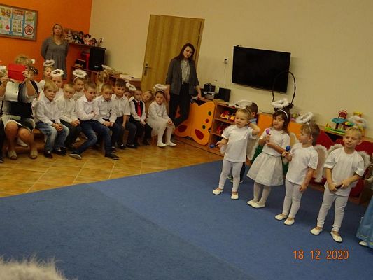 Grafika #8: Święta tuż, tużŚwiąteczny występ przedszkolaków gr. I  Motylki