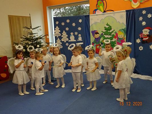 Grafika #9: Święta tuż, tużŚwiąteczny występ przedszkolaków gr. I  Motylki
