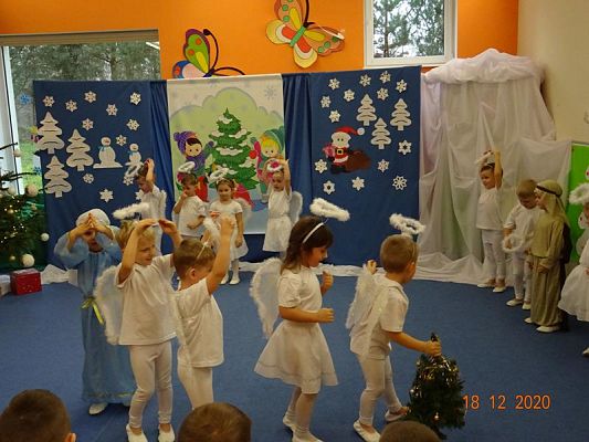 Grafika #10: Święta tuż, tużŚwiąteczny występ przedszkolaków gr. I  Motylki