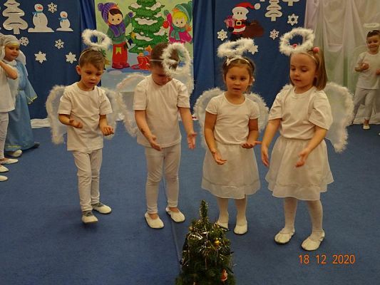 Grafika #12: Święta tuż, tużŚwiąteczny występ przedszkolaków gr. I  Motylki