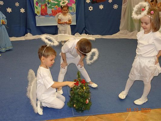 Grafika #13: Święta tuż, tużŚwiąteczny występ przedszkolaków gr. I  Motylki
