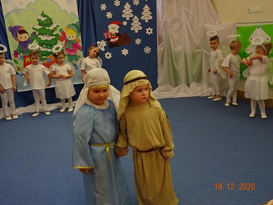 Grafika #17: Święta tuż, tużŚwiąteczny występ przedszkolaków gr. I  Motylki