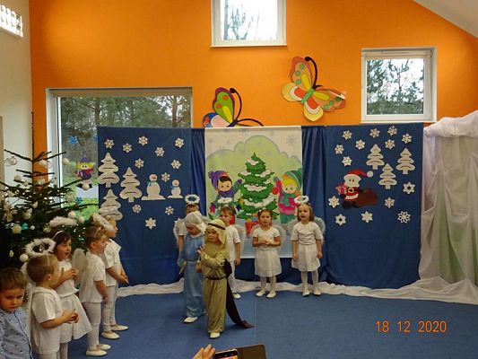 Grafika #18: Święta tuż, tużŚwiąteczny występ przedszkolaków gr. I  Motylki
