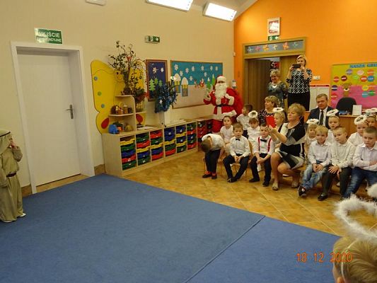 Grafika #21: Święta tuż, tużŚwiąteczny występ przedszkolaków gr. I  Motylki