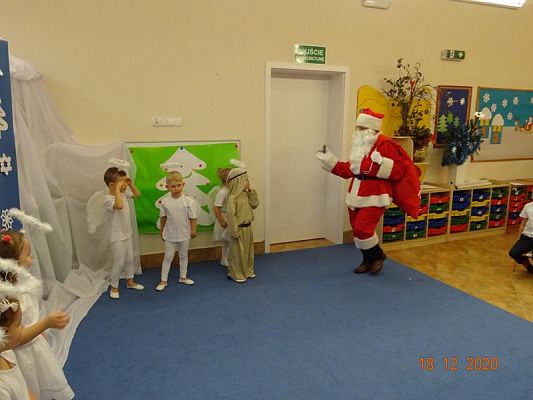 Grafika #22: Święta tuż, tużŚwiąteczny występ przedszkolaków gr. I  Motylki