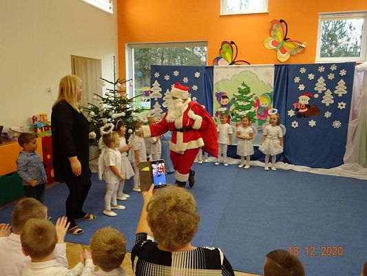Grafika #24: Święta tuż, tużŚwiąteczny występ przedszkolaków gr. I  Motylki