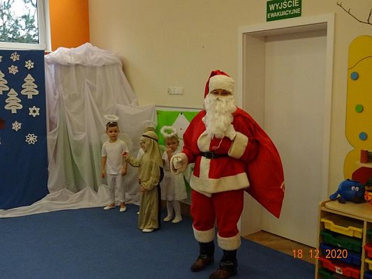 Grafika #26: Święta tuż, tużŚwiąteczny występ przedszkolaków gr. I  Motylki