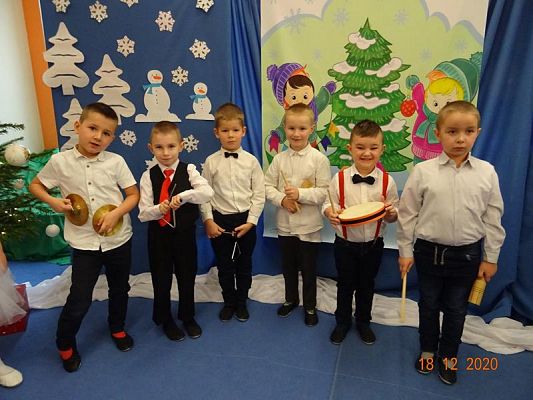 Grafika #1: Święta tuż, tużŚwiąteczny występ przedszkolaków gr. II Rybki
