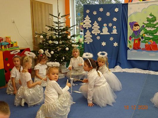 Grafika #8: Święta tuż, tużŚwiąteczny występ przedszkolaków gr. II Rybki