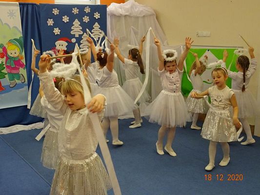 Grafika #9: Święta tuż, tużŚwiąteczny występ przedszkolaków gr. II Rybki