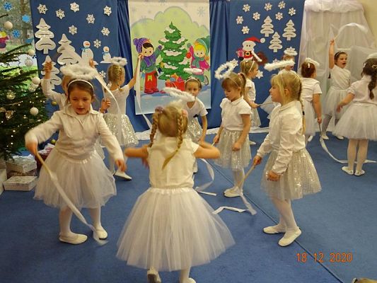 Grafika #10: Święta tuż, tużŚwiąteczny występ przedszkolaków gr. II Rybki