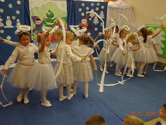 Grafika #11: Święta tuż, tużŚwiąteczny występ przedszkolaków gr. II Rybki