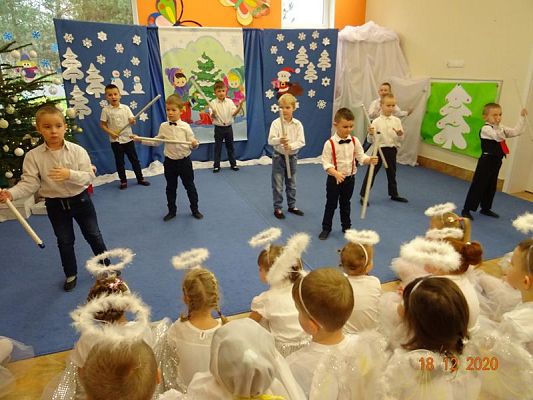 Grafika #13: Święta tuż, tużŚwiąteczny występ przedszkolaków gr. II Rybki