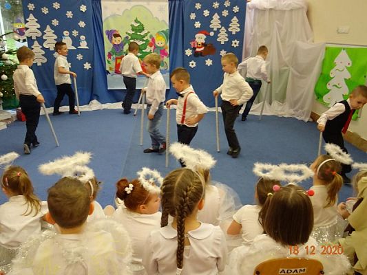 Grafika #14: Święta tuż, tużŚwiąteczny występ przedszkolaków gr. II Rybki