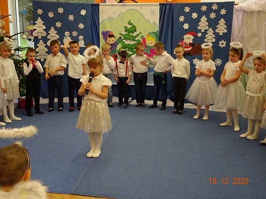 Grafika #15: Święta tuż, tużŚwiąteczny występ przedszkolaków gr. II Rybki