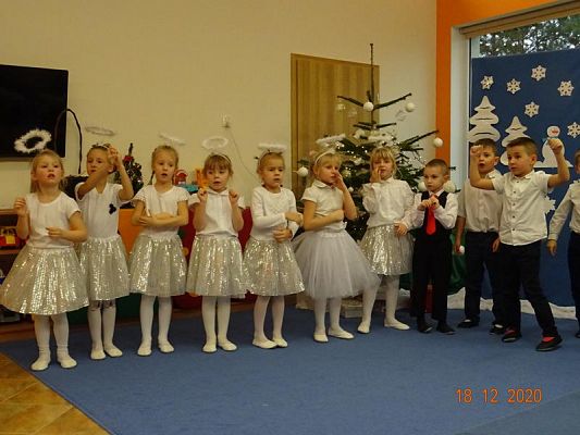 Grafika #16: Święta tuż, tużŚwiąteczny występ przedszkolaków gr. II Rybki
