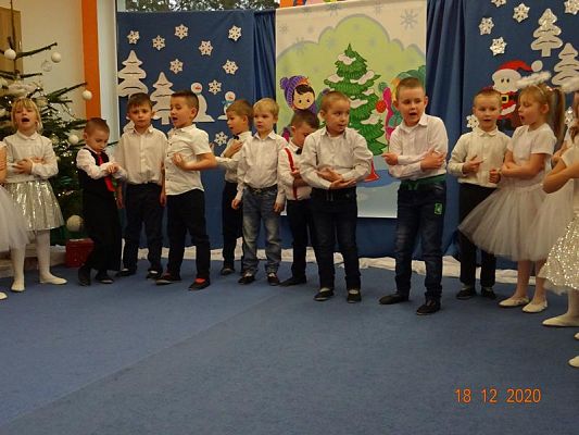 Grafika #17: Święta tuż, tużŚwiąteczny występ przedszkolaków gr. II Rybki