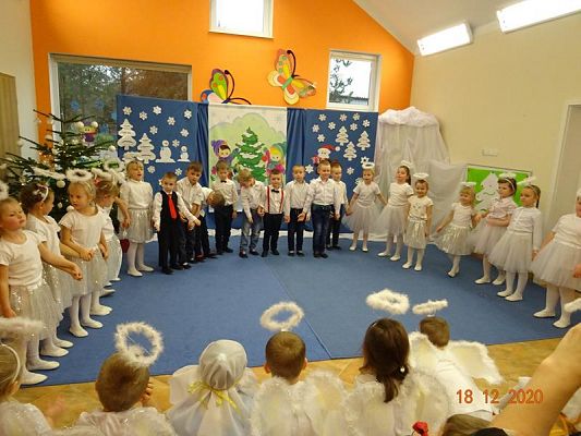 Grafika #19: Święta tuż, tużŚwiąteczny występ przedszkolaków gr. II Rybki