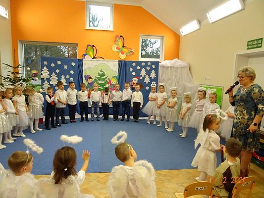 Grafika #20: Święta tuż, tużŚwiąteczny występ przedszkolaków gr. II Rybki