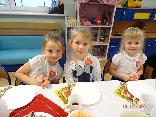 Grafika #3: Spotkanie wigilijne