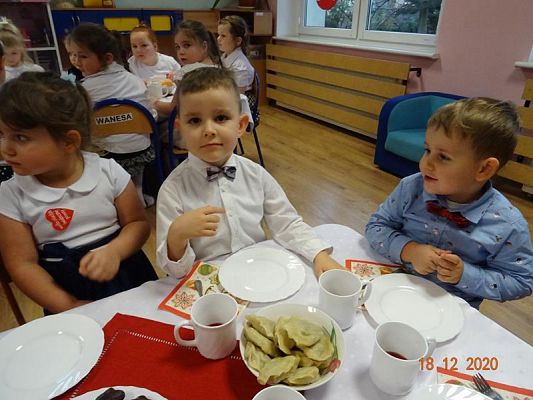 Grafika #16: Spotkanie wigilijne