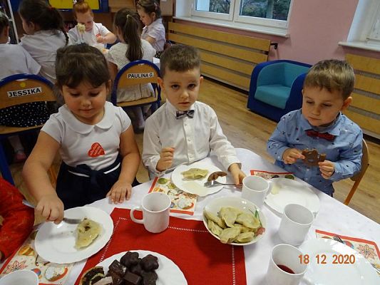 Grafika #32: Spotkanie wigilijne