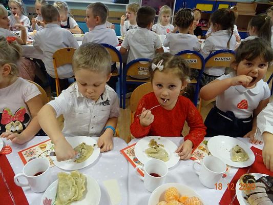 Grafika #33: Spotkanie wigilijne