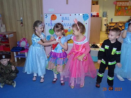 Grafika #10: Bal karnawałowy cz. I