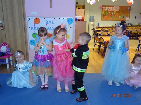 Grafika #7: Bal karnawałowy cz. I