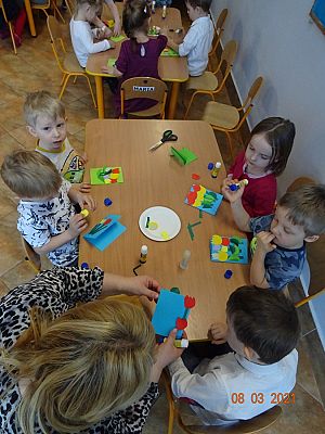 Grafika #1: Dzień Kobiet w przedszkolu