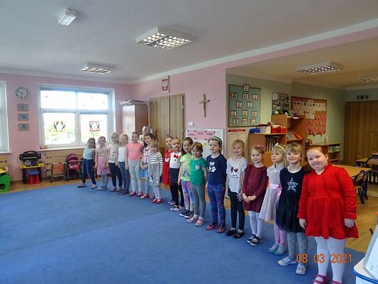 Grafika #4: Dzień Kobiet w przedszkolu